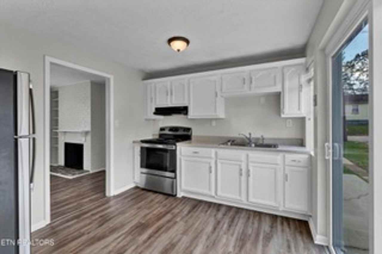 221 W Fairview Rd - Photo 5 of 9