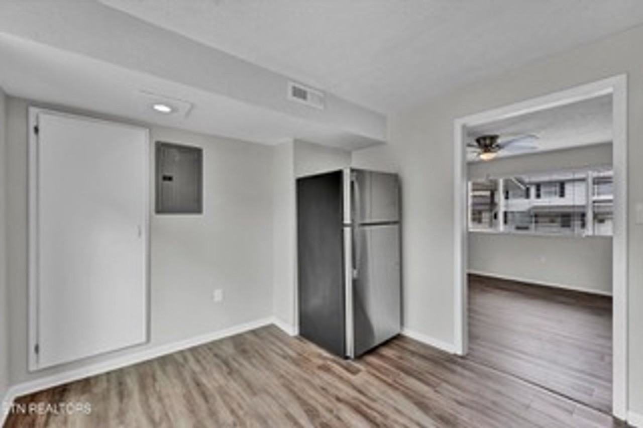 221 W Fairview Rd - Photo 7 of 9