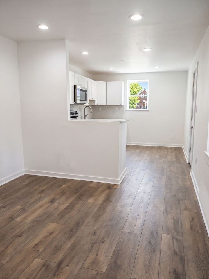 2461 N 29th St - Photo 3 of 6