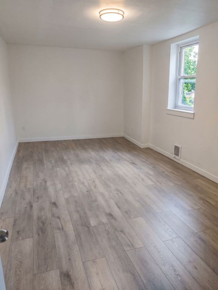 2461 N 29th St - Photo 4 of 6