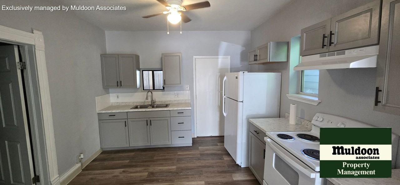 1318 Spruce St - Photo 3 of 7