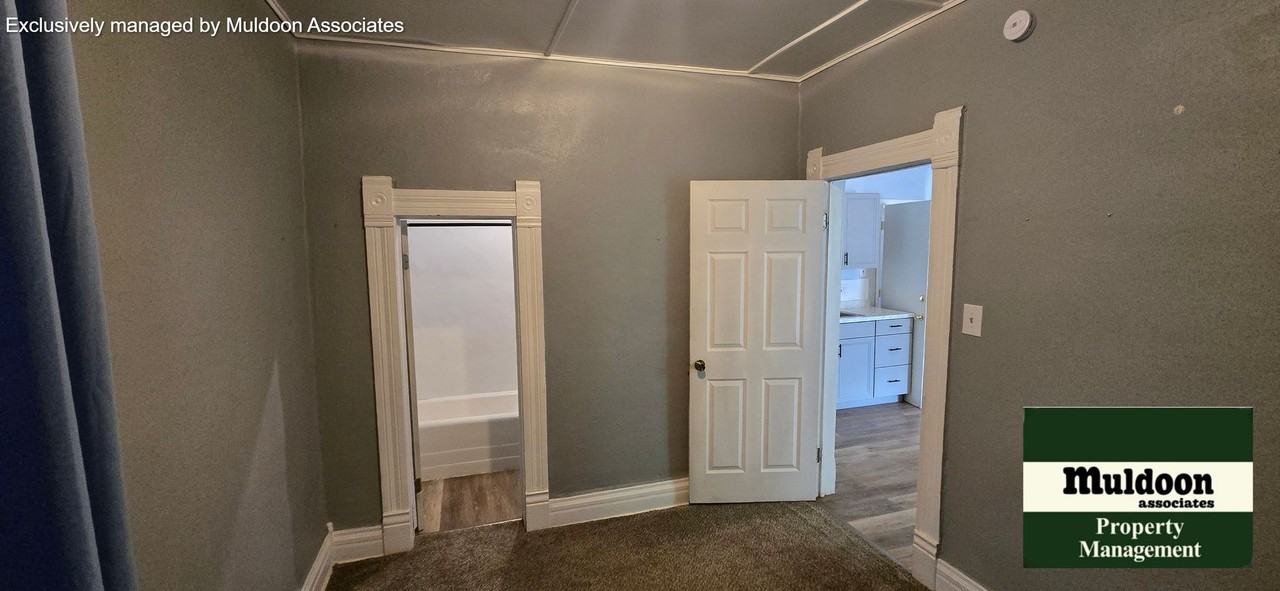 1318 Spruce St - Photo 6 of 7