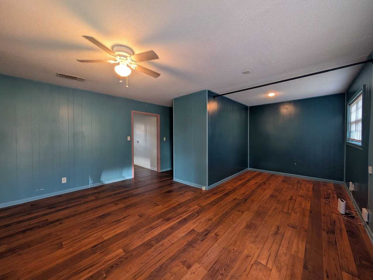 1620 E 40th St - Photo 2 of 11