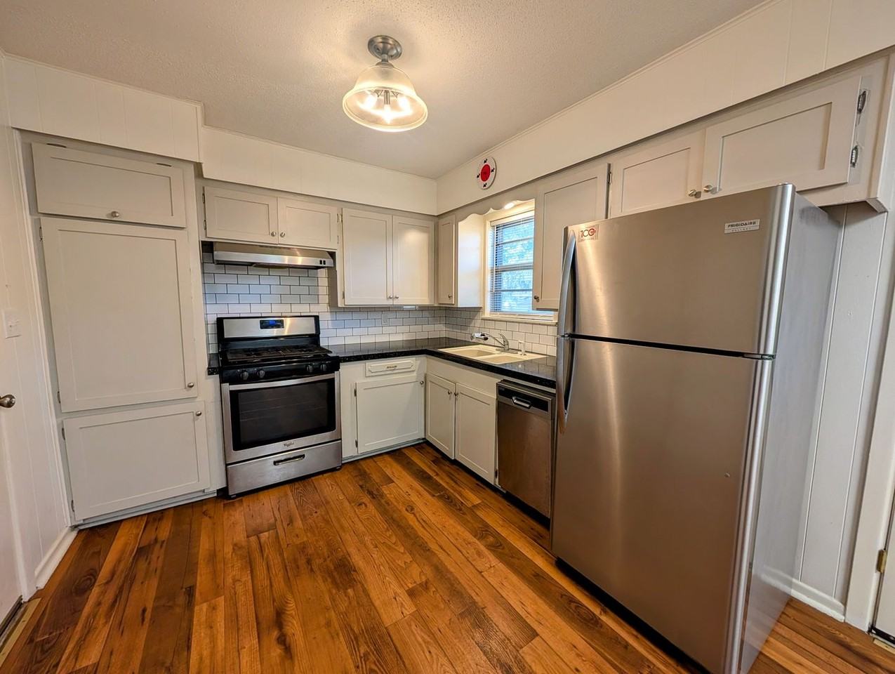 1620 E 40th St - Photo 3 of 11