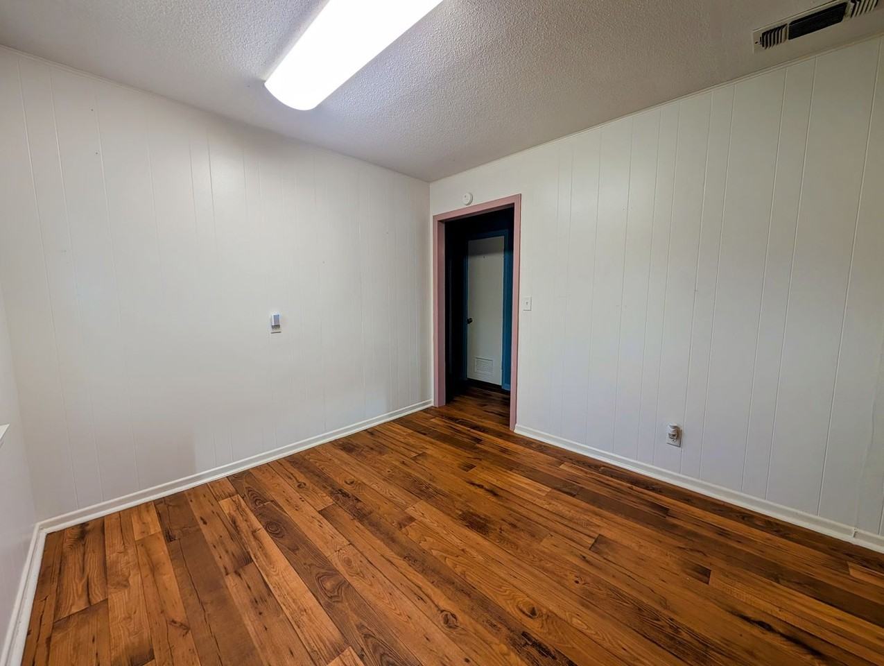 1620 E 40th St - Photo 4 of 11