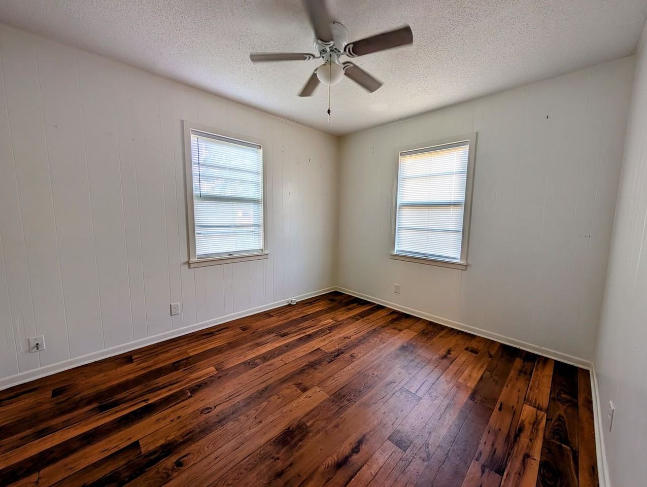 1620 E 40th St - Photo 5 of 11
