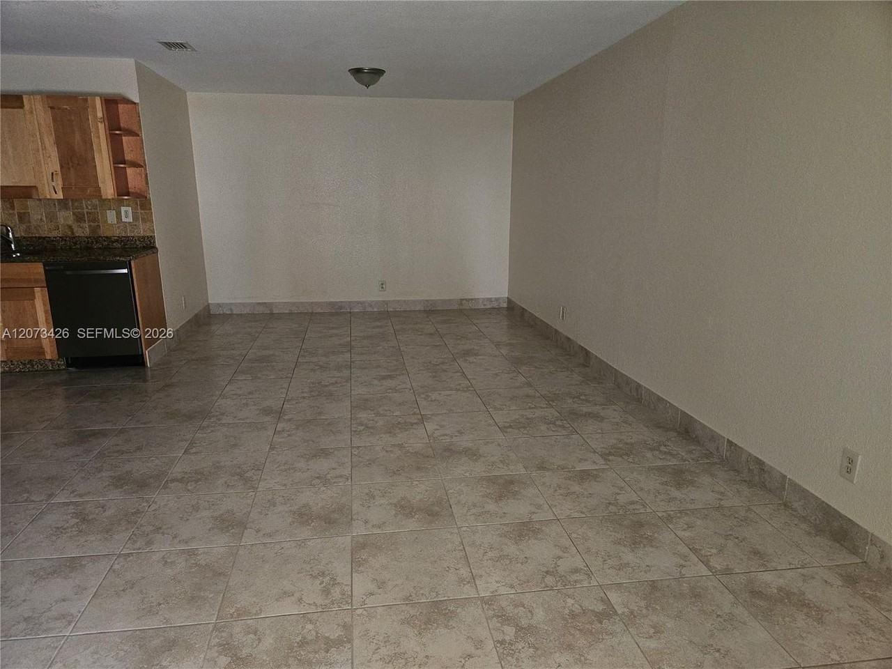2500 2500 NE 193rd Street 2502, North Miami Beach, FL 33180 - 2210 #2210 - Photo 2 of 11