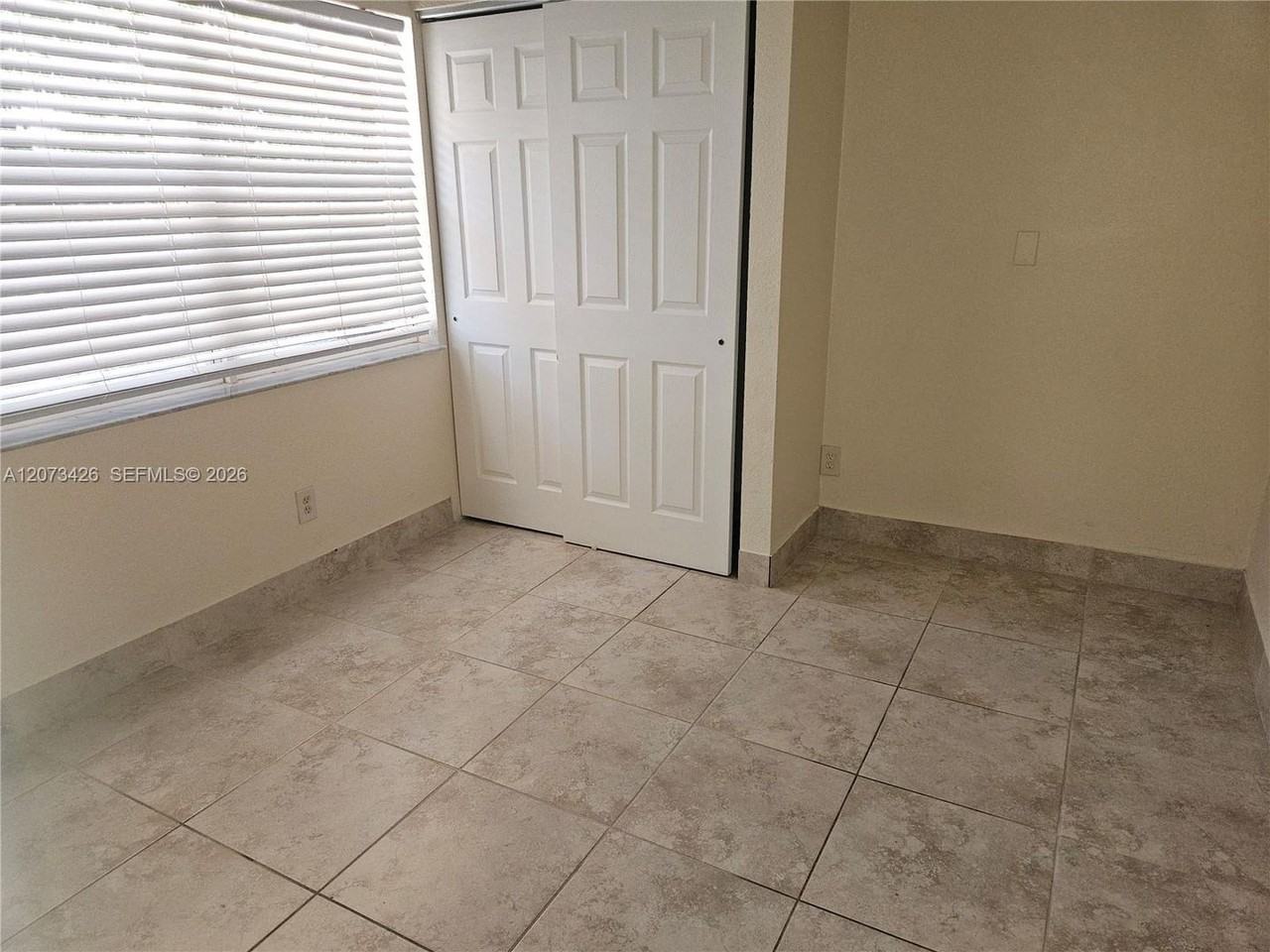 2500 2500 NE 193rd Street 2502, North Miami Beach, FL 33180 - 2210 #2210 - Photo 3 of 11