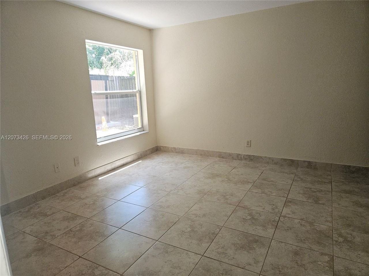 2500 2500 NE 193rd Street 2502, North Miami Beach, FL 33180 - 2210 #2210 - Photo 5 of 11