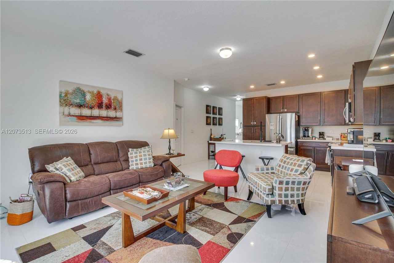 3751 Sw 97th Ave - Photo 4 of 16