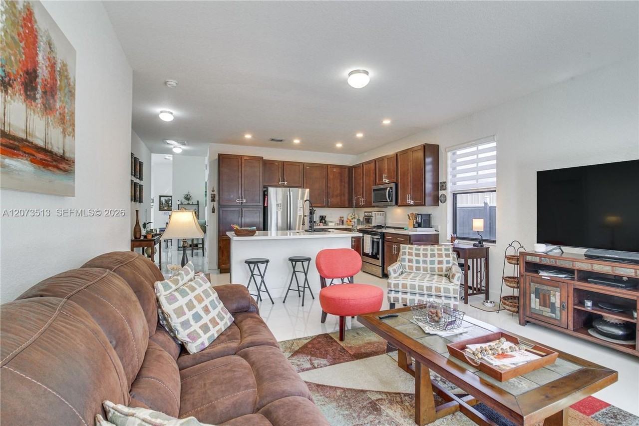 3751 Sw 97th Ave - Photo 5 of 16
