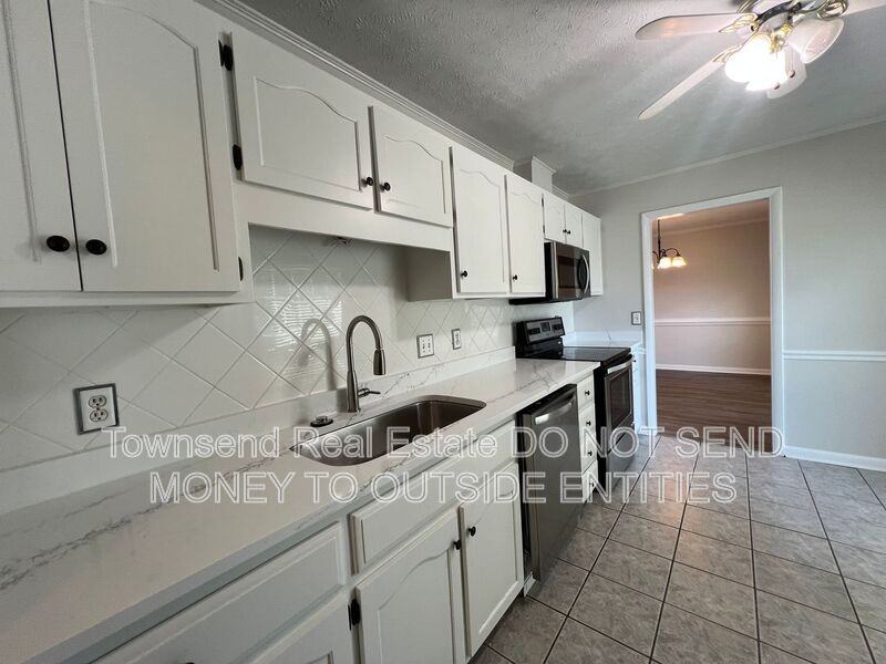 7108 Calamar Dr - Photo 3 of 19
