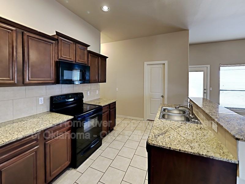3609 Nw 176th St - Photo 5 of 24