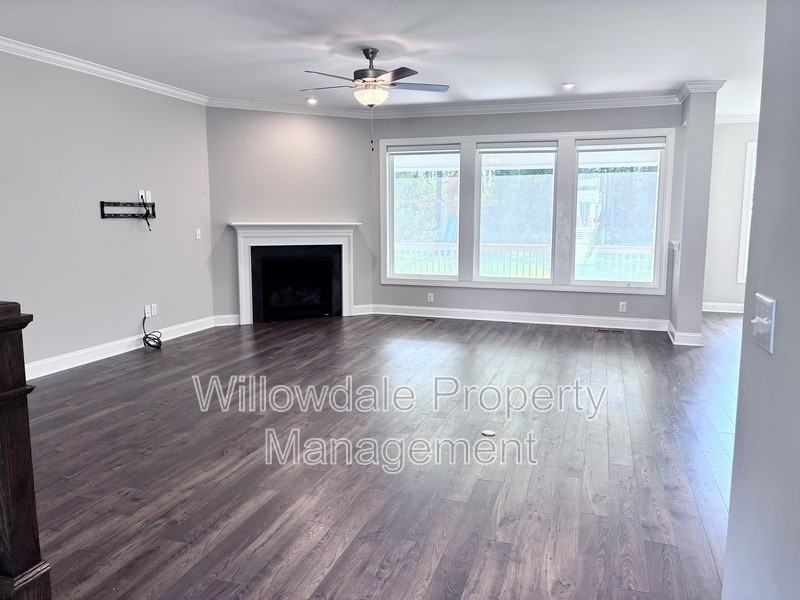4321 Mosaic Ct - Photo 5 of 48
