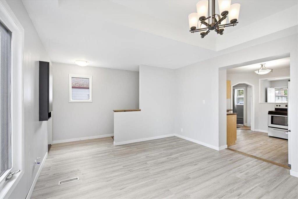 1035 Rosemount Ave - Photo 3 of 20
