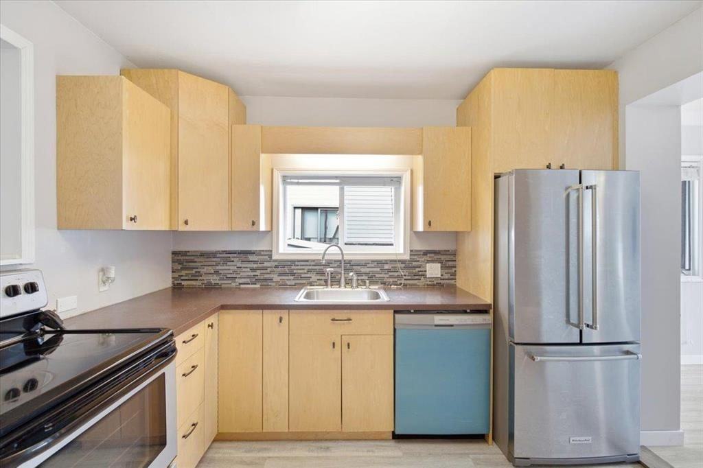 1035 Rosemount Ave - Photo 7 of 20