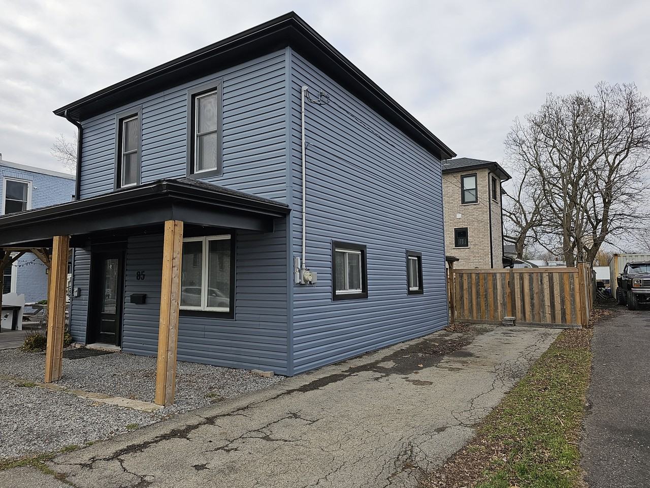 85 Main St W - Photo 2 of 14