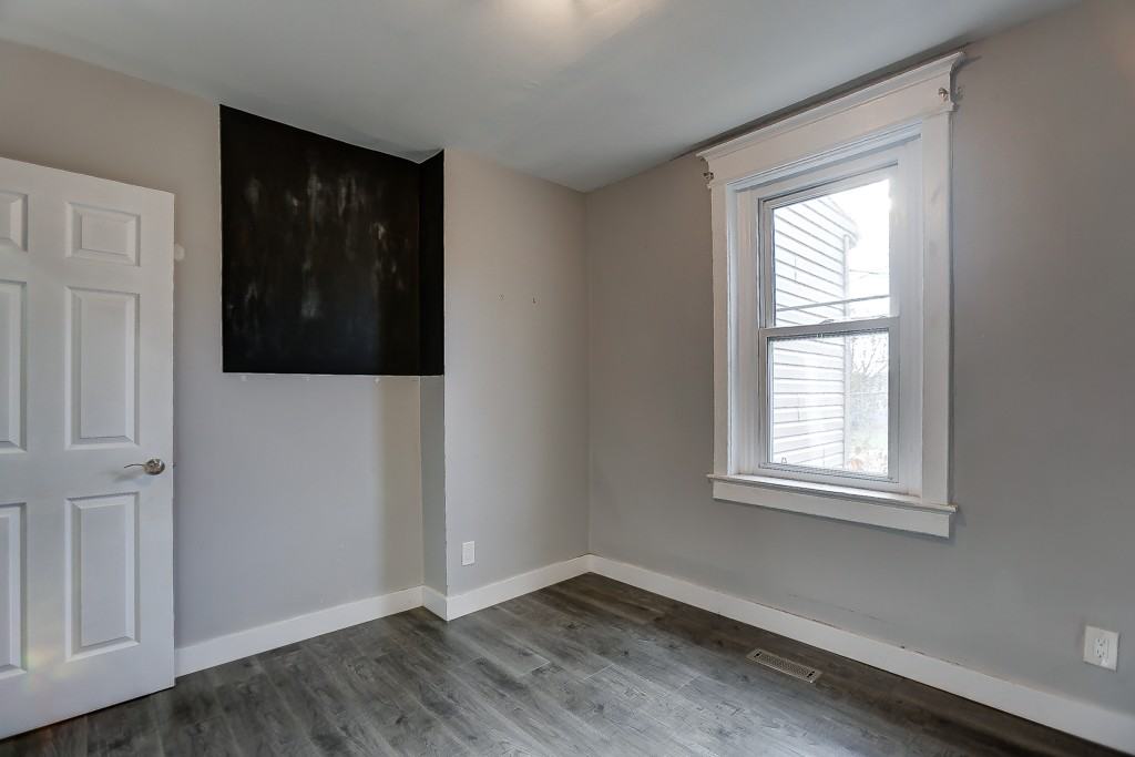 993 Gerrard St E - Photo 5 of 17