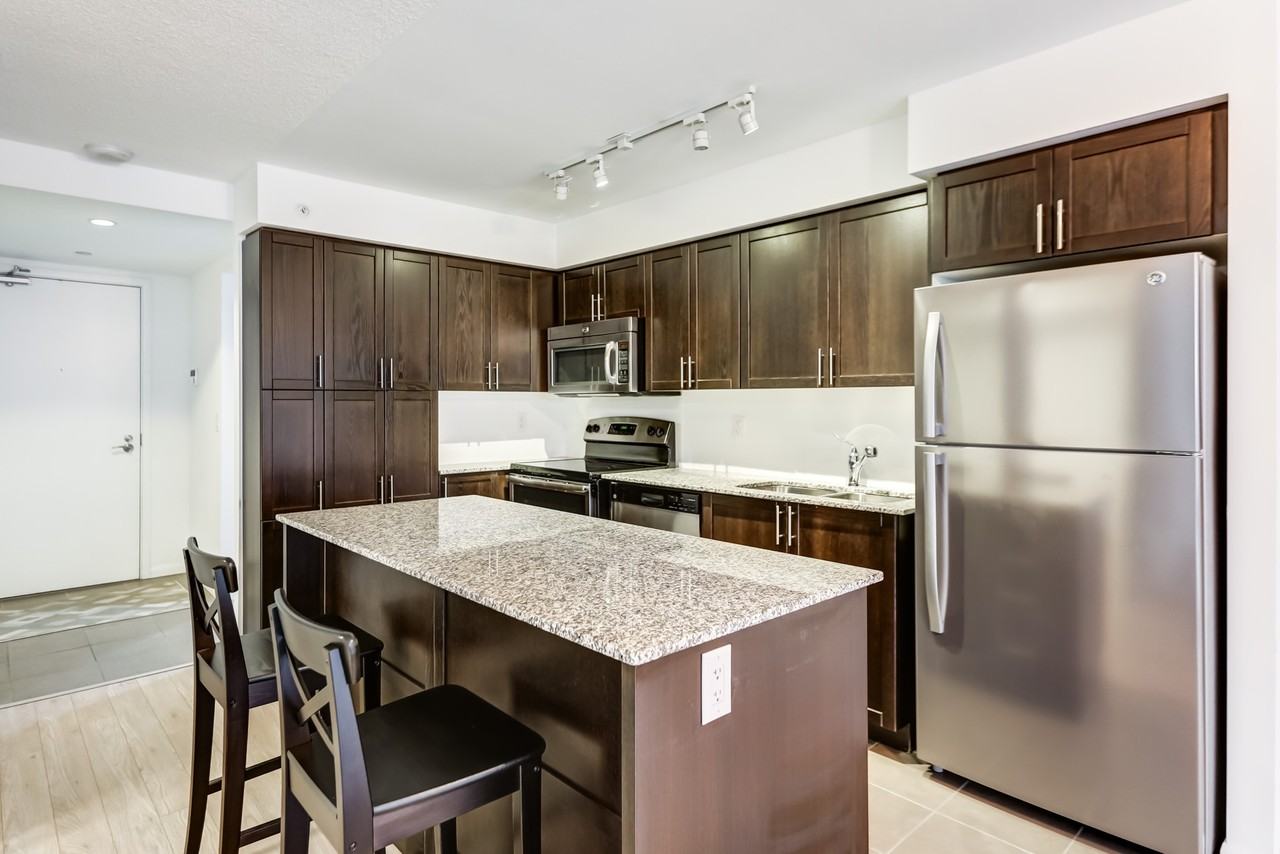 830 Lawrence Ave W - Photo 3 of 26