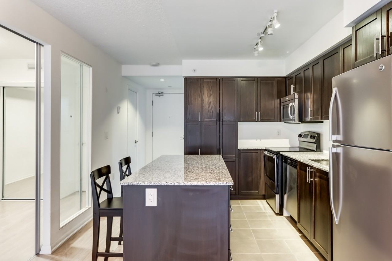 830 Lawrence Ave W - Photo 4 of 26