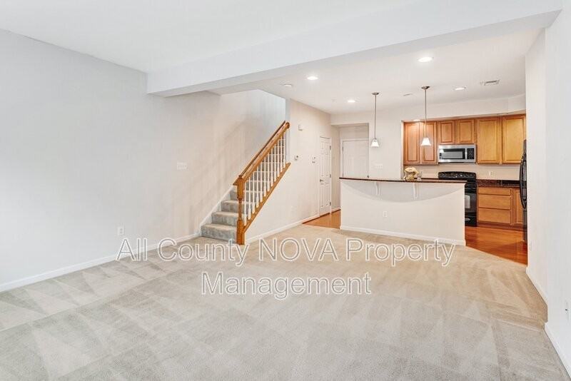 15072 Leicestershire St #102 - Photo 4 of 28