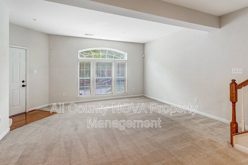 15072 Leicestershire St #102 - Photo 6 of 28