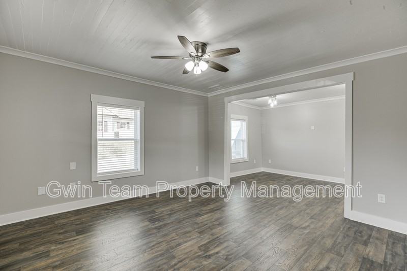 4615 S Lee St - Photo 5 of 46