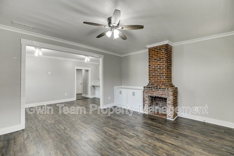 4615 S Lee St - Photo 6 of 46