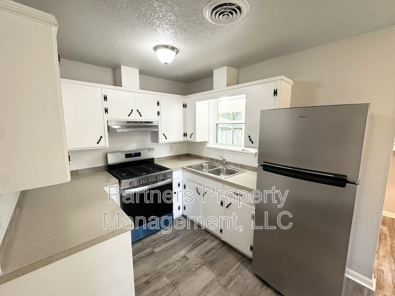 2409 Cottonwood Pl - Photo 3 of 15