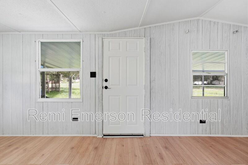 1096 Navajo Dr - Photo 4 of 28