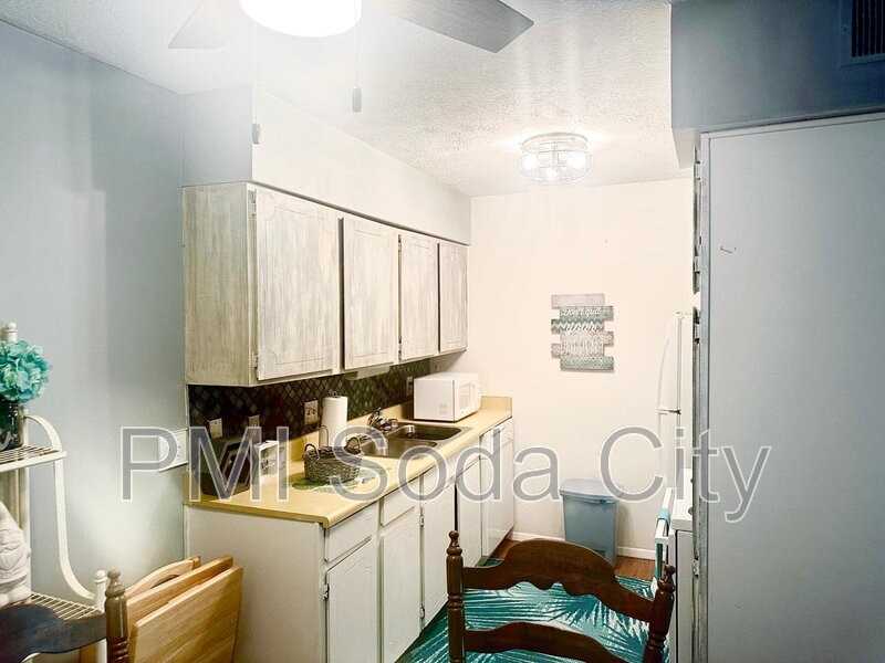 810 Old Manor Rd - Photo 3 of 11
