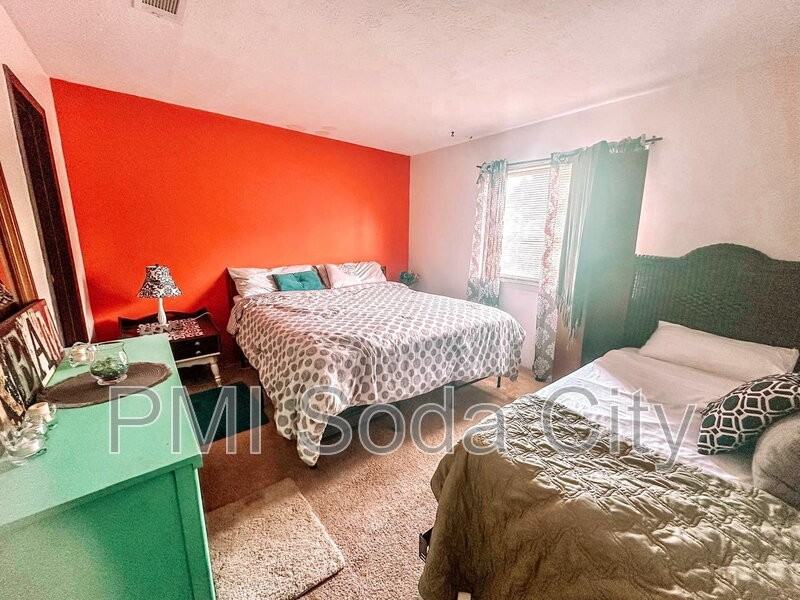 810 Old Manor Rd - Photo 4 of 11
