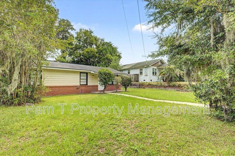 2619 - Photo 2 of 22