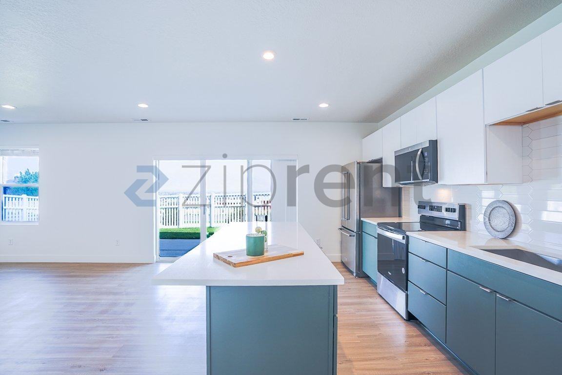418 N Pinnacle Ct #B - Photo 4 of 14