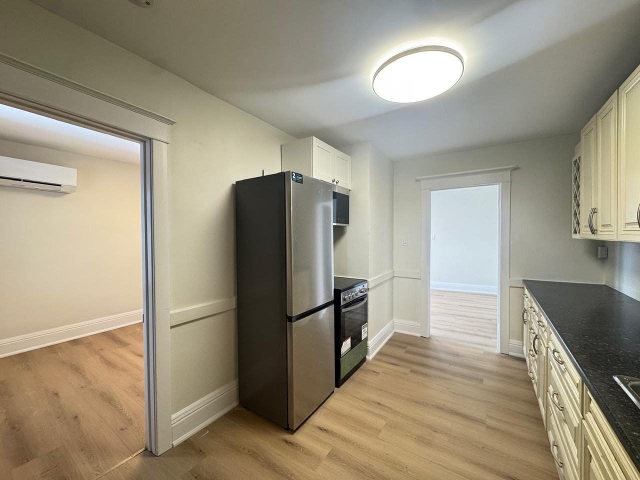 931 Main St East - Photo 4 of 15