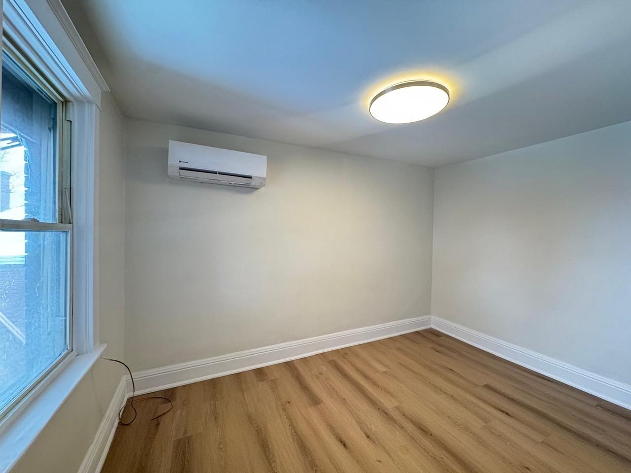 931 Main St East - Photo 5 of 15