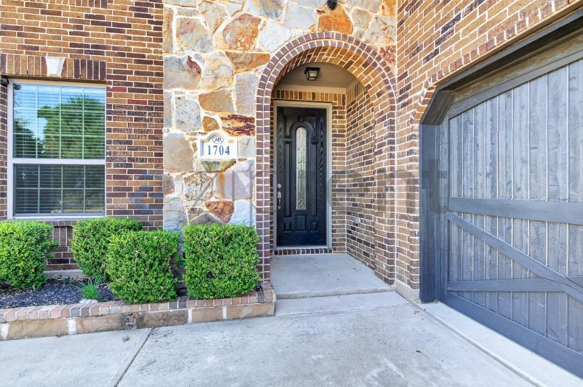1704 Hickory Chase Cir - Photo 4 of 38