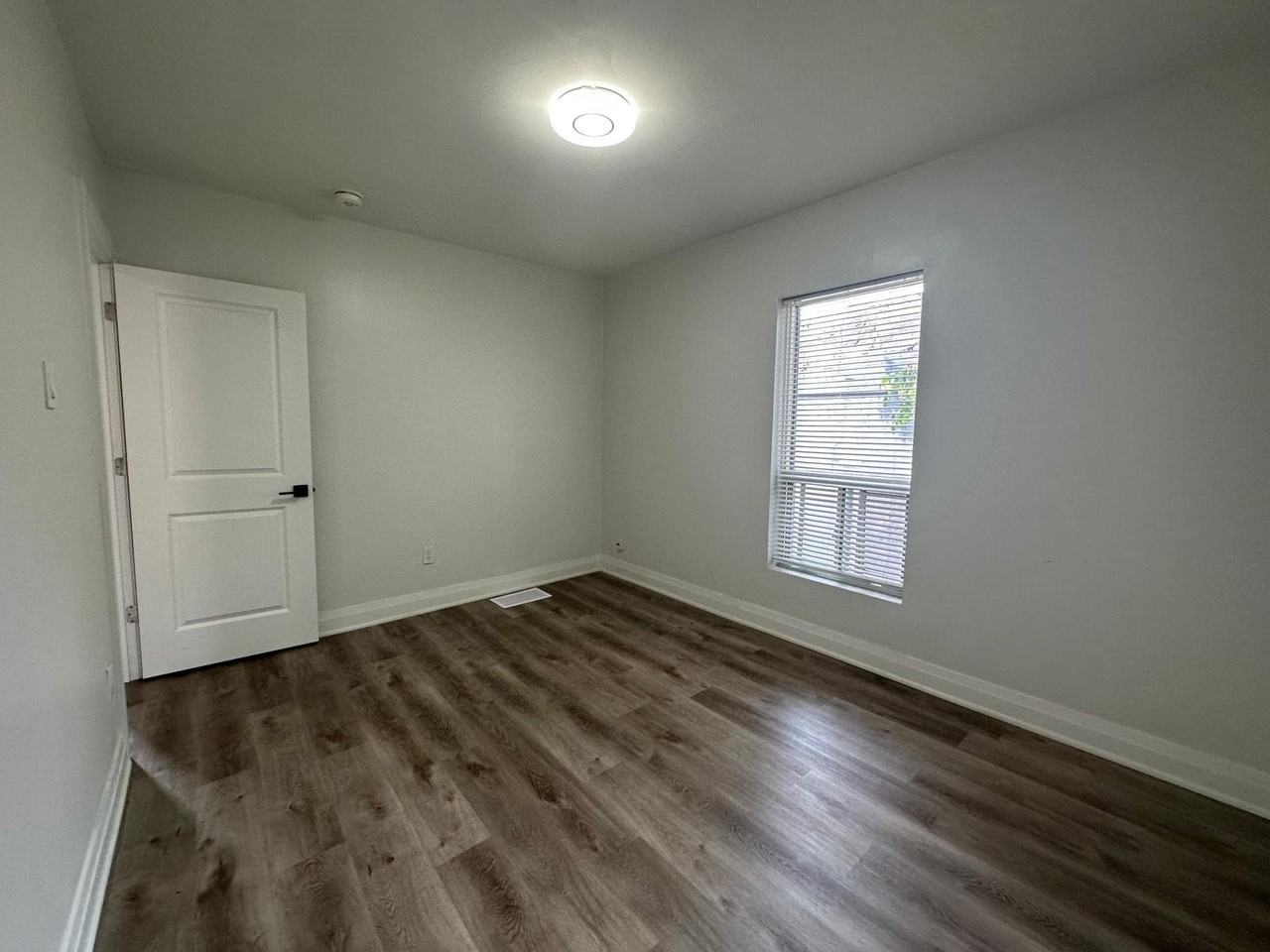 430 King St W - Photo 7 of 16