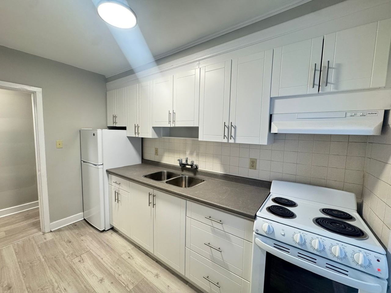 32 PRICE AVE - Photo 2 of 14