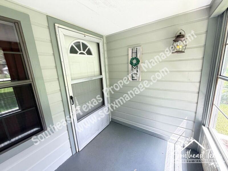 1295 Archie St - Photo 3 of 19