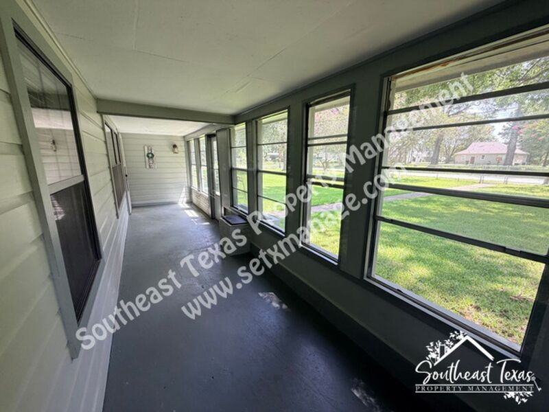 1295 Archie St - Photo 4 of 19