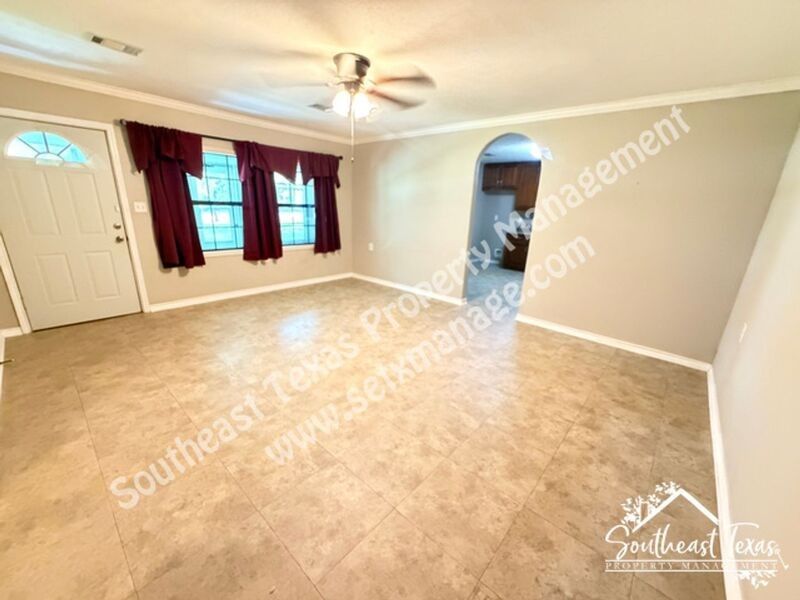 1295 Archie St - Photo 5 of 19