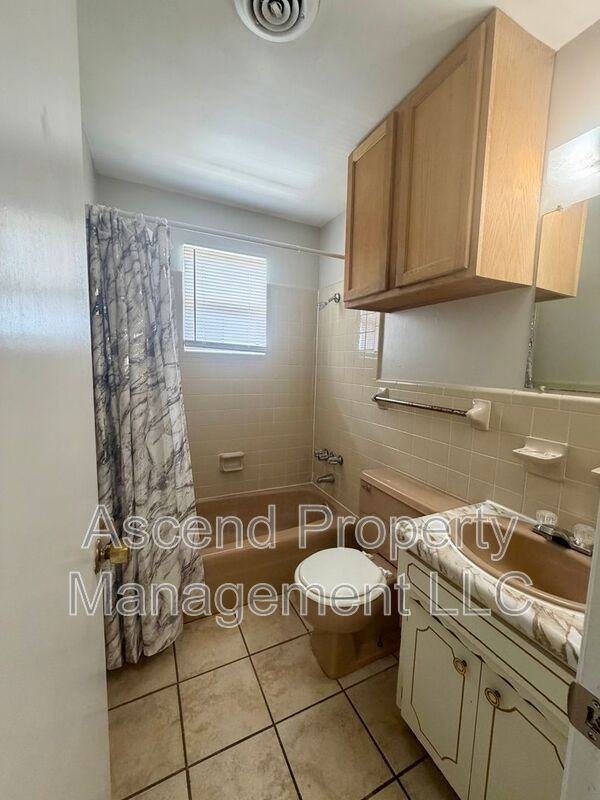 582 Withrow Rd #3 - Photo 6 of 6