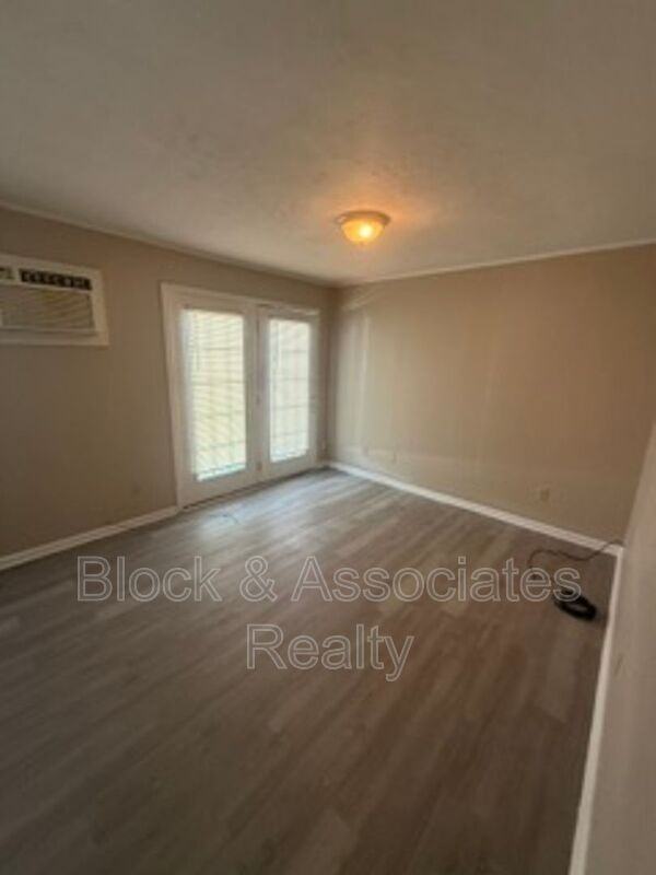 136 W Pritchard St - Photo 4 of 5