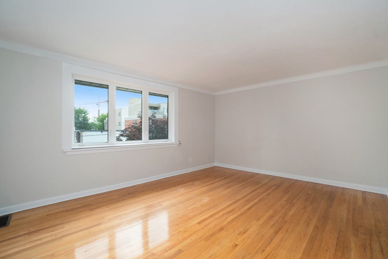 406 Tweedsmuir Ave - Photo 3 of 12