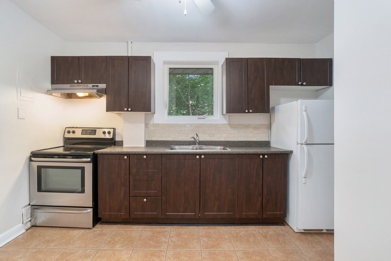 406 Tweedsmuir Ave - Photo 5 of 12