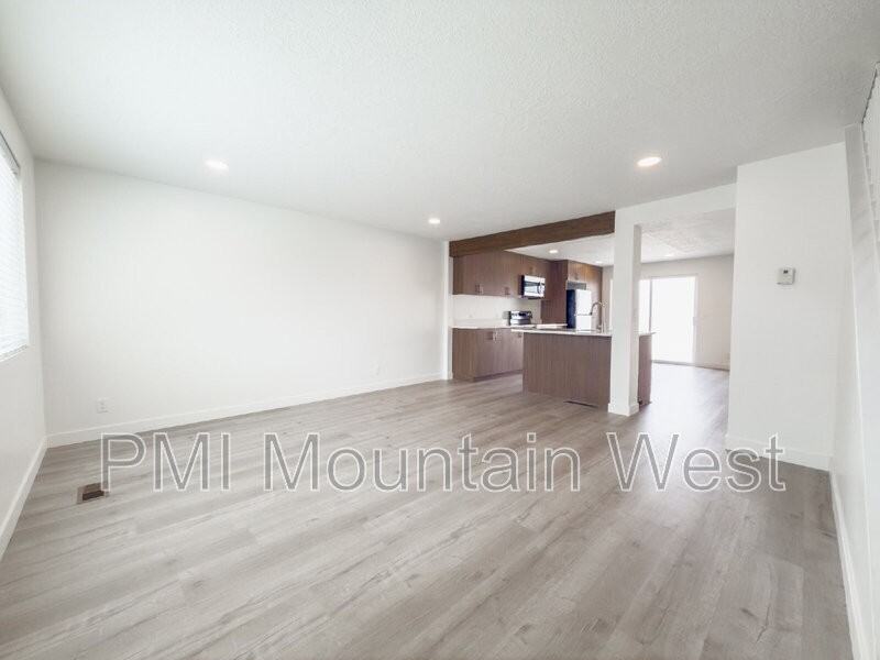945 S Main St #5 - Photo 3 of 23