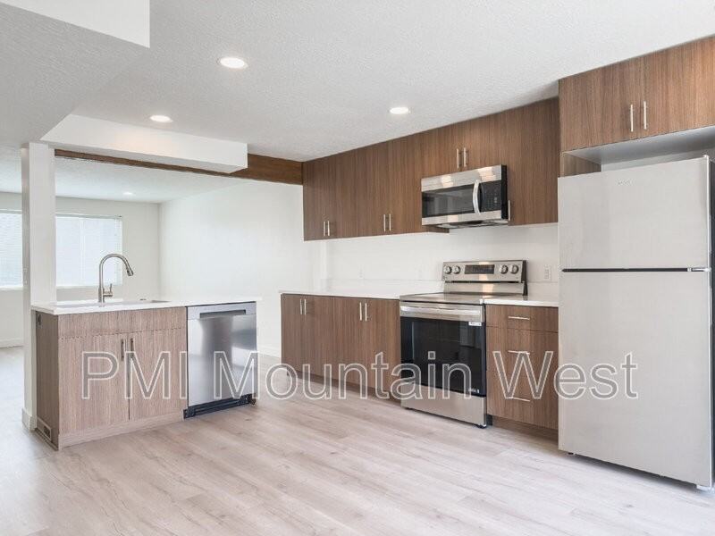 945 S Main St #5 - Photo 4 of 23