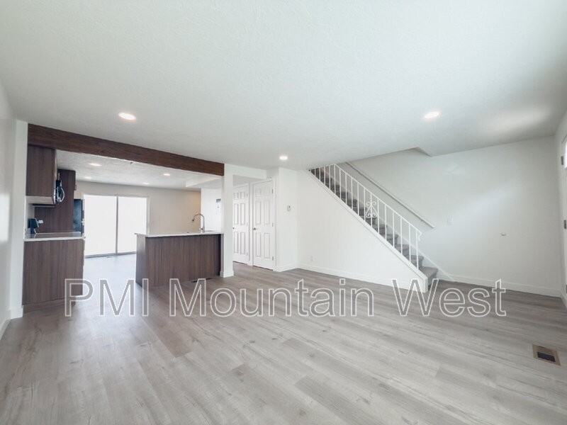 945 S Main St #5 - Photo 5 of 23