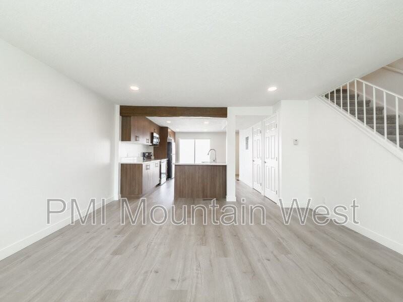 945 S Main St #5 - Photo 6 of 23